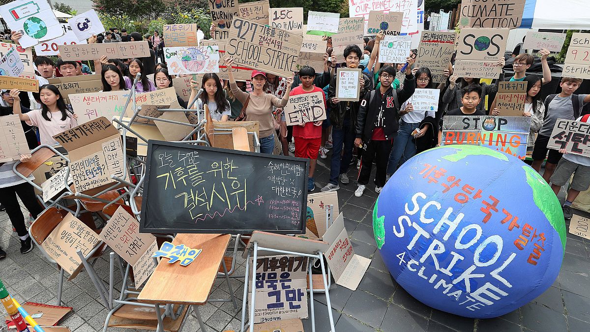 Image: South Korean students attend a rally to demand action on climate cha