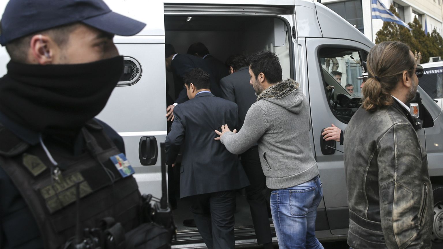 Yunanistan, darbeyle suçlanan askerin iltica başvurusunu kabul etti
