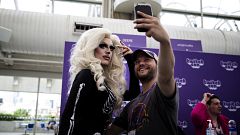 Image: Deere, the founder of Stream Queens, takes a selfie with a fan at Tw