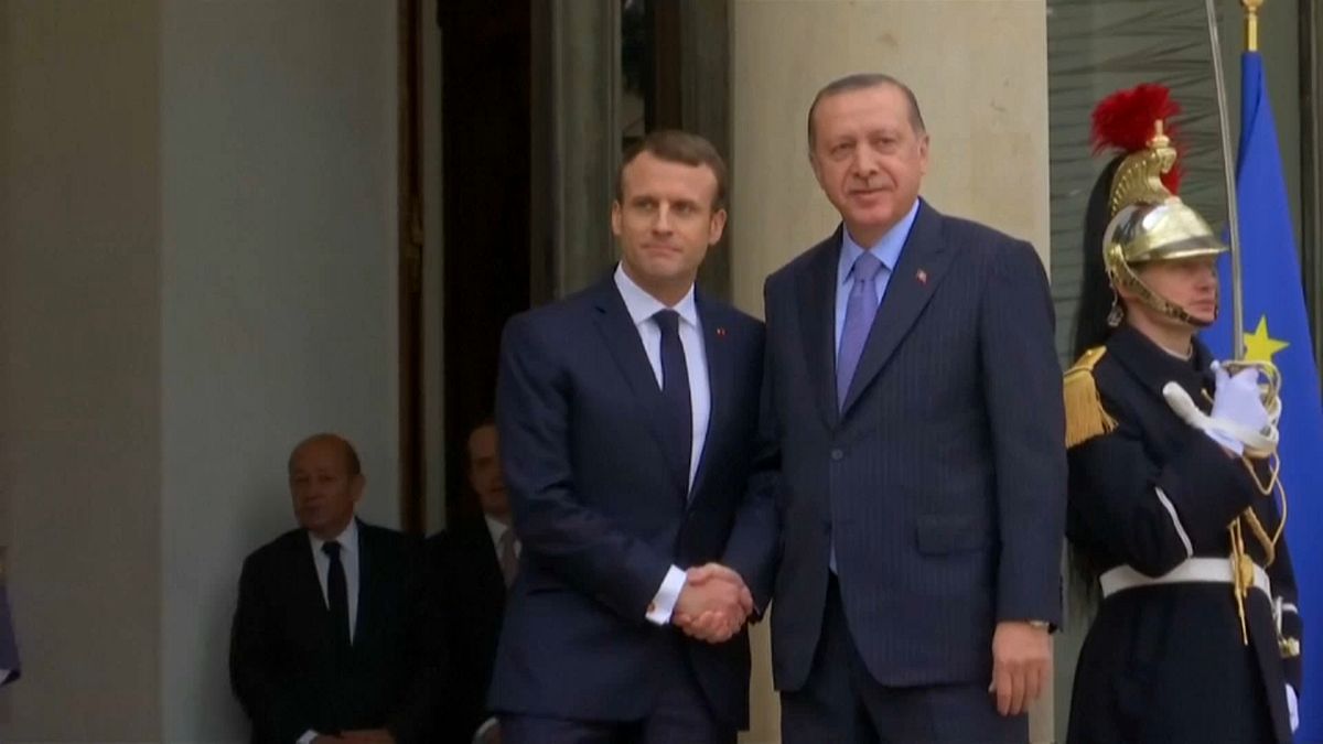 Offene Visiere in Paris: Macron mahnt Erdogan 