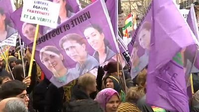 تظاهرات في باريس للمطالبة بالعدالة في قضية اغتيال ثلاثة نشطاء أكراد