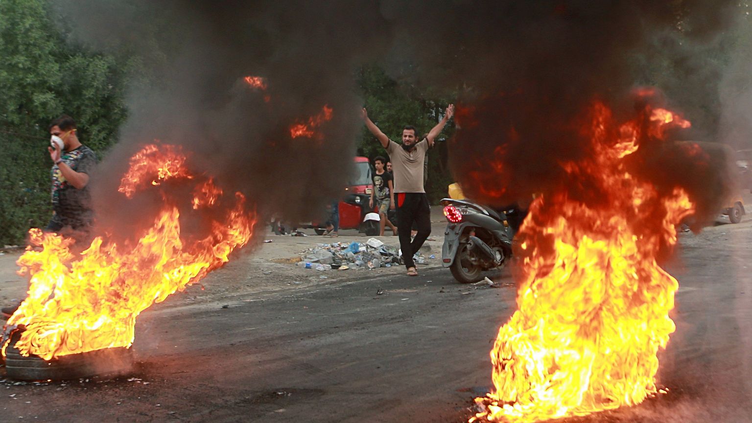 Image: Anti-government protesters set fires and close a street during a dem