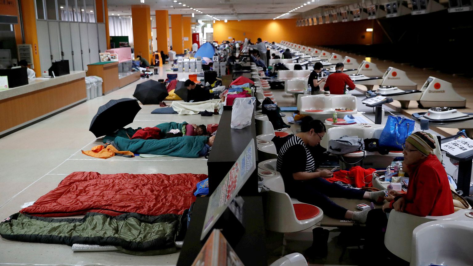 Image: Spectators who evacuate from Typhoon Hagibis, gather at a makeshift 