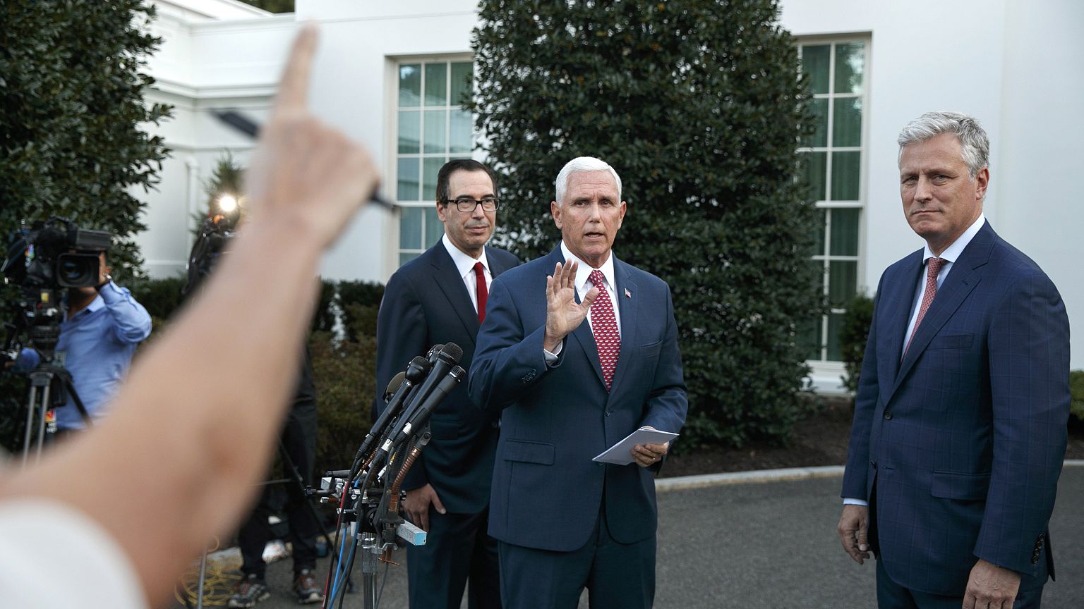 Image: Mike Pence, Steven Mnuchin, Robert O'Brien