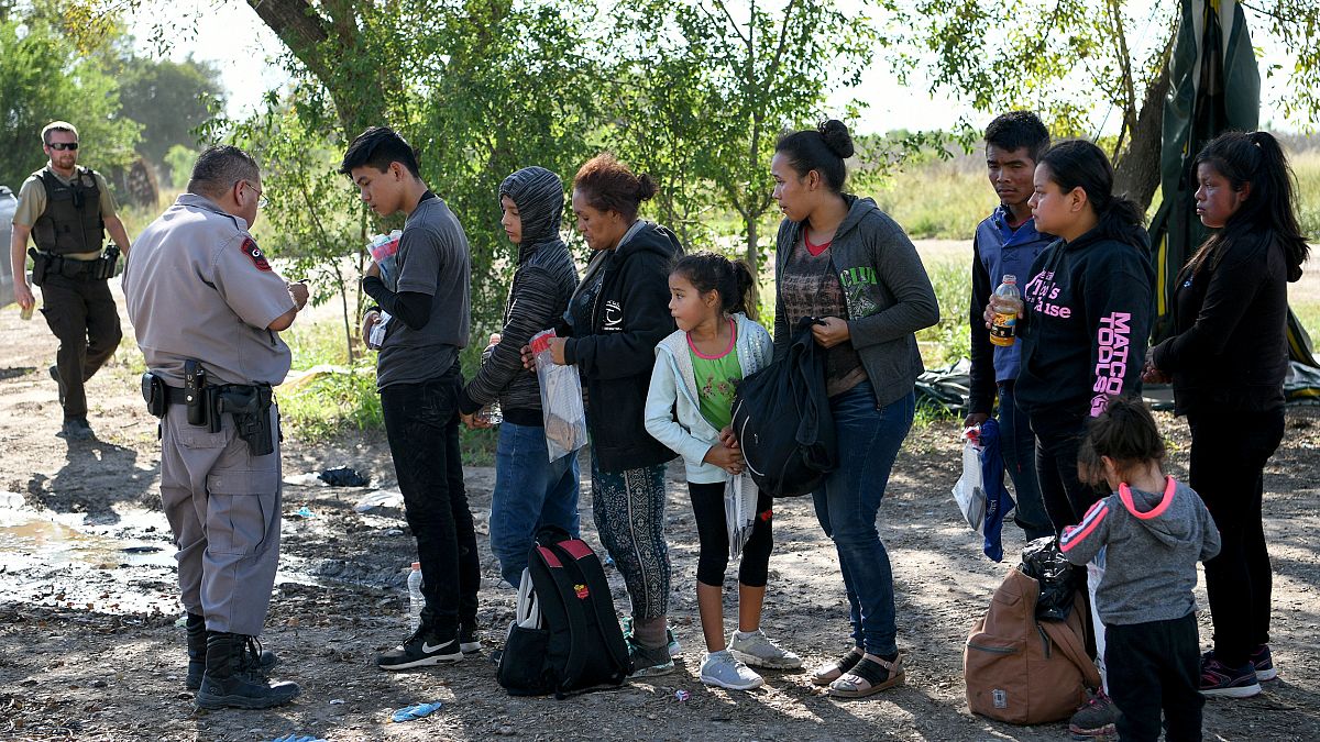 Image: Central American asylum seekers who illegally crossed the Rio Grande
