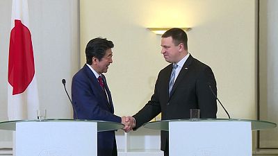 Japão fortalece ligações comerciais com o leste da Europa