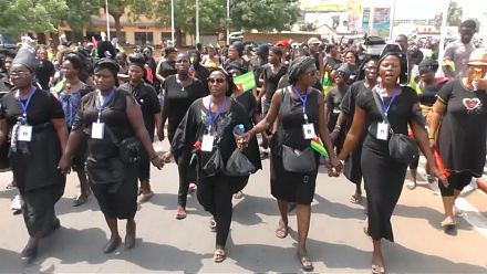 Au Togo, des milliers de femmes défilent contre le pouvoir de Faure Gnassingbé [no comment]