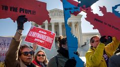 Image: Demonstrators protest against gerrymandering at the Supreme Court on