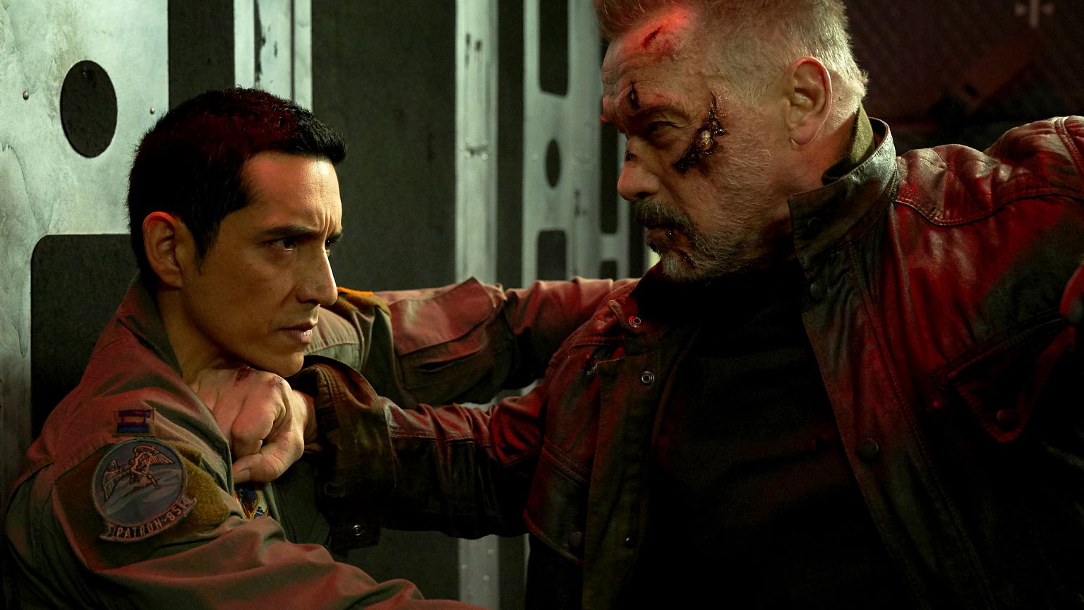 Image: Arnold Schwarzenegger and Gabriel Luna star in "TERMINATOR: DARK FAT