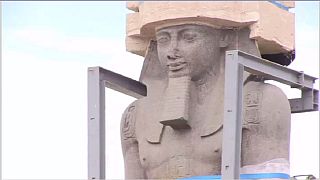 Une statue de Ramsès II transférée au Grand musée d'Égypte, où elle reposera désormais