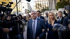 Image: Lev Parnas arrives at federal court for an arraignment hearing in Ne