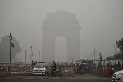 Tourists visit the India Gate under heavy smog in New Delhi on Sunday. 