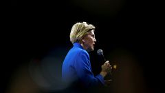 Image: Sen. Elizabeth Warren speaks at a fundraising dinner in Des Moines, 