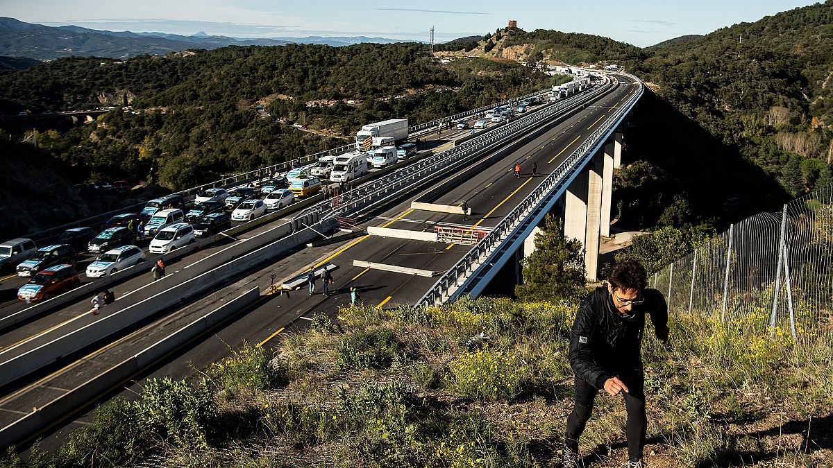Image: Separatist Catalonian protesters block the border between France and
