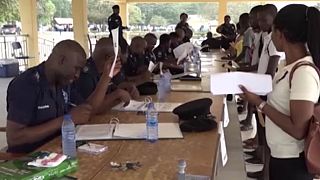 Ghanaian youth besieged police training schools to be recruited into the service [no comment]