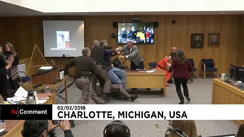 El padre de tres víctimas de Nassar se abalanzó contra el depredador sexual