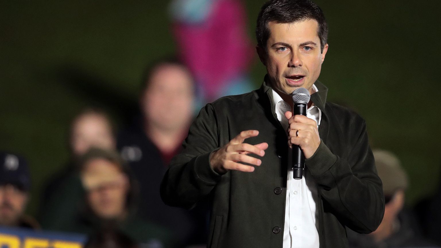 Image: Democratic Presidential Candidate Pete Buttigieg Campaigns In Des Mo