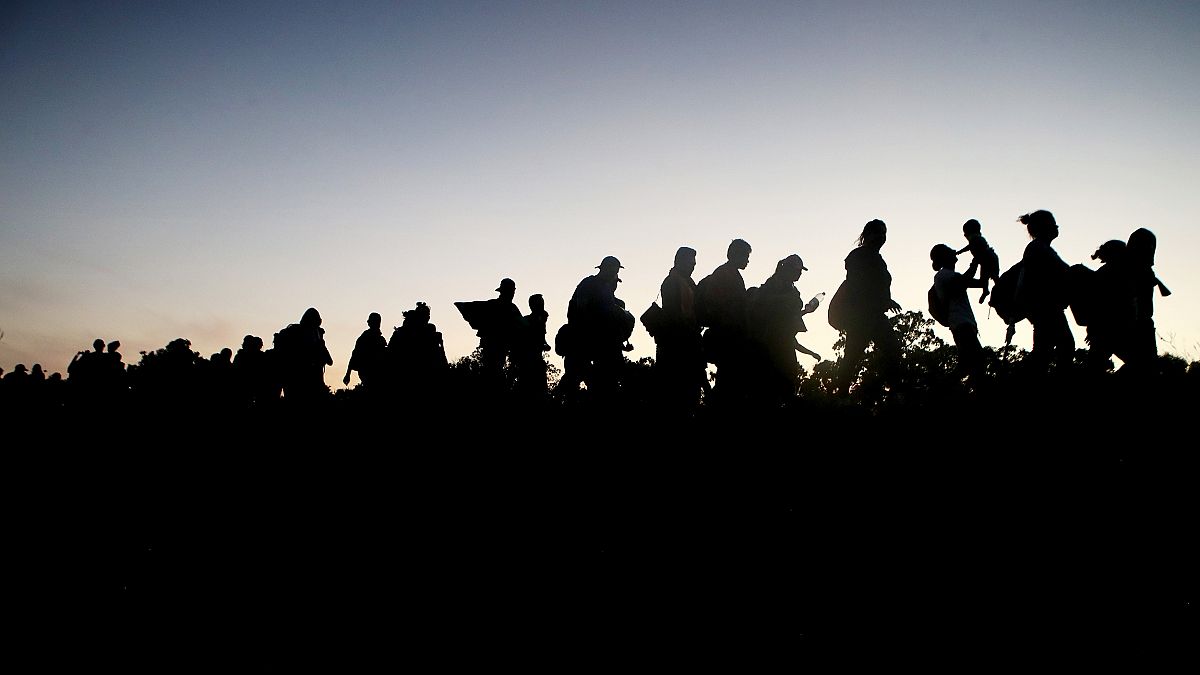 Image: A migrant caravan walks towards the United States in Tapanatepec, Me