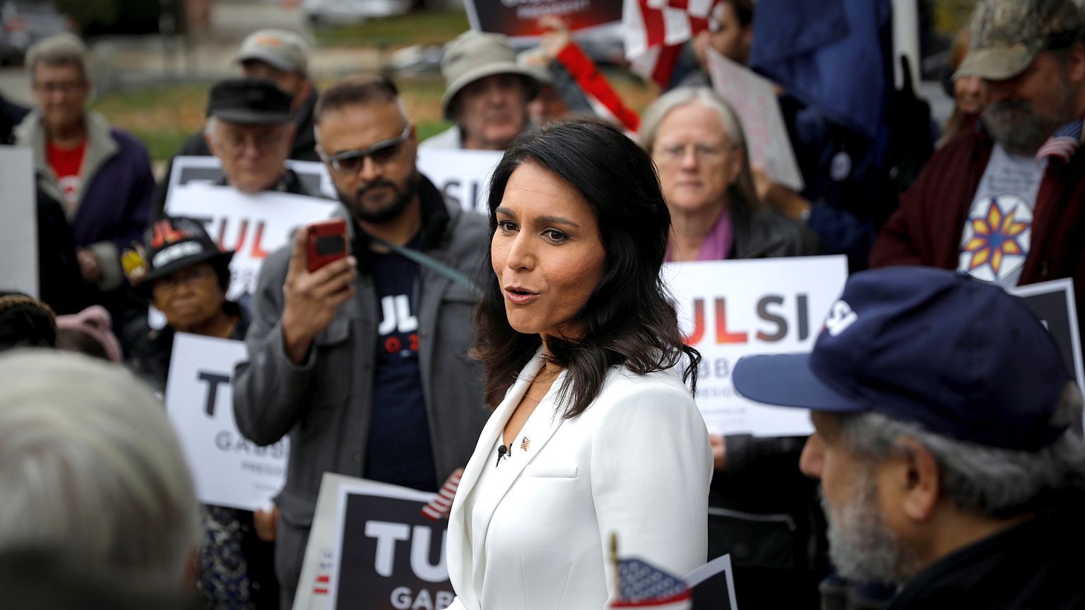 Image: U.S. Democratic Presidential candidate Tulsi Gabbard greets supporte