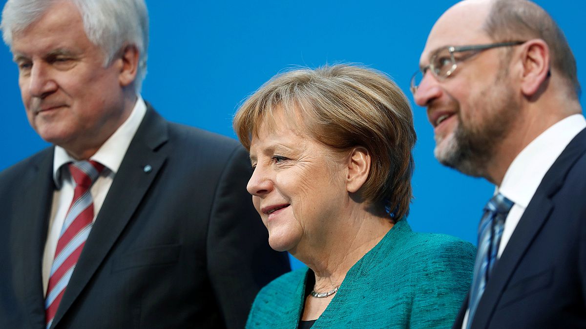 Χαμόγελα στις Βρυξέλλες για τη συμφωνία στη Γερμανία