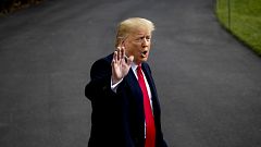 Image: President Donald Trump waves as he walks to board Marine One on the 