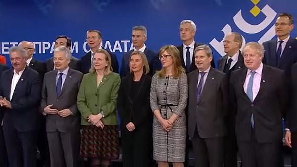 Külügyek a tárgyalások napirendjén Külügyek a tárgyalások napirendjén