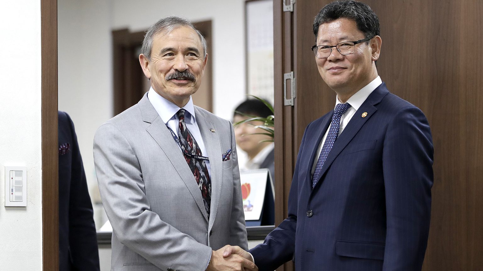 Kim Yeon Chul,Harry Harris