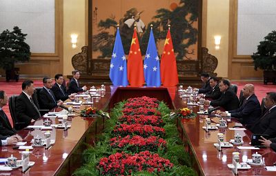 China\'s President Xi Jinping talks with Micronesia\'s President David Panuelo at the Great Hall of the People on Friday.