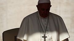 Image: Pope Francis arrives to lead the Wednesday general audience in Saint