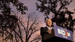 Image: *** BESTPIX *** Presidential Candidate Joe Biden Campaigns In San An