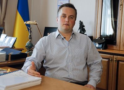 Ukraine\'s Anti-Corruption Prosecutor Nazar Kholodnytsky speaks to The Associated Press in Kiev in 2016.