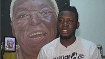Au Ghana, des personnes âgées inspirent un artiste peintre [no comment]