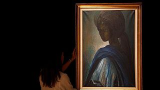 Vente record à plus d'un million d'euros pour le célèbre portrait nigérian "Tutu"