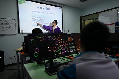 A trainer leading a class at a children\'s computer coding training center in Beijing on Nov. 8, 2019