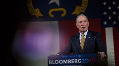 Image: Democratic Presidential candidate Michael Bloomberg  addresses a cro