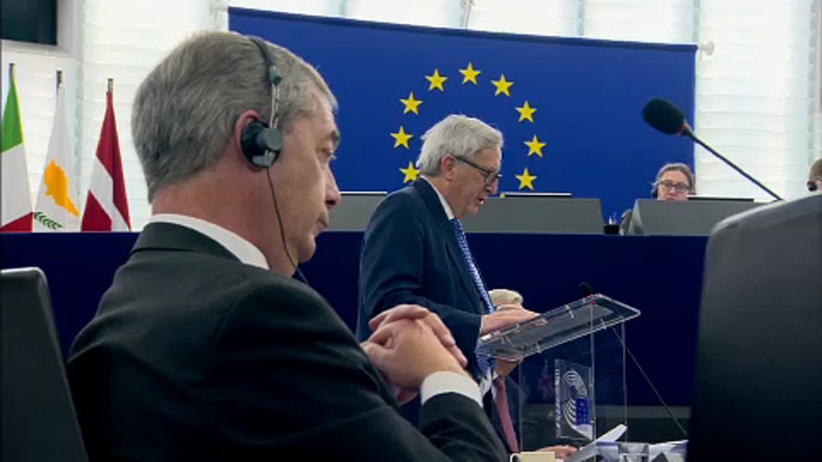 "Breves de Bruxelas": Parlamento debate posição sobre o Brexit e produtores de aço apelam à unidade