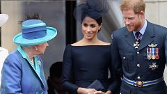 Image: Queen Elizabeth II, Meghan, Duchess of Sussex, Prince Harry, Duke of