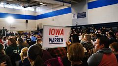 Image: Supporters listen as Democratic presidential candidate Sen. Elizabet