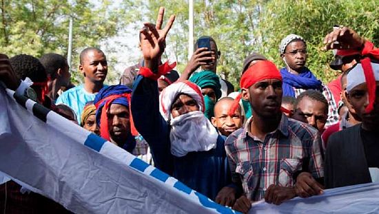 Marche des peuls après des violences intercommunautaires au Mali [no comment]