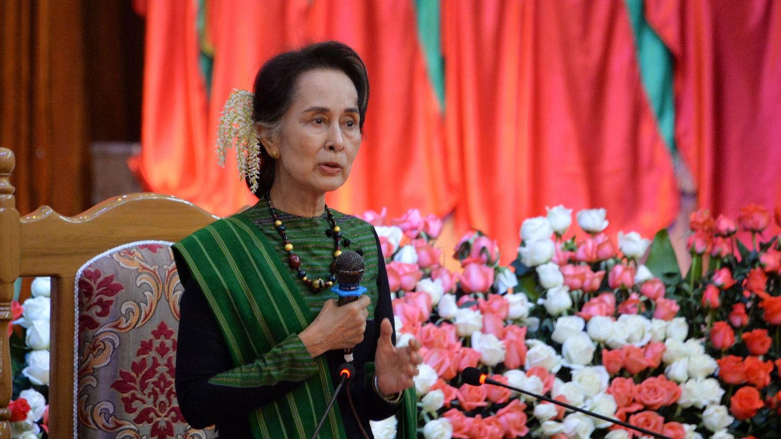Image: Myanmar's State Counselor Aun Sang Suu Kyi speaks during a meeting w