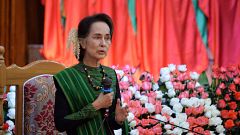 Image: Myanmar's State Counselor Aun Sang Suu Kyi speaks during a meeting w