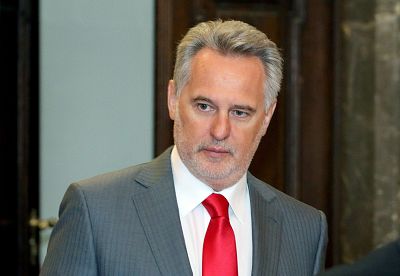 Ukrainian oligarch Dmytro Firtash waits for the start of his trial at the main court in Vienna, Austria, April 30, 2015.
