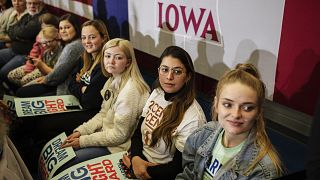 Image: Supporters attend a Sen. Elizabeth Warren, D-Mass., presidential cam
