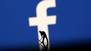 Facebook and Cambridge Analytica sued over 'data breach'