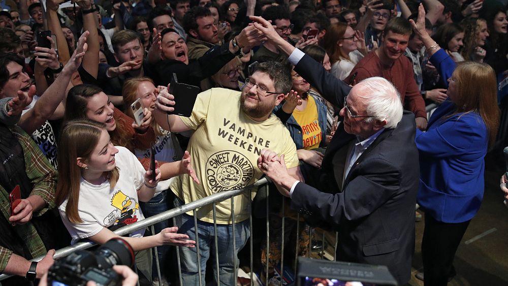 With live music and booze, Sanders draws massive crowd to partylike