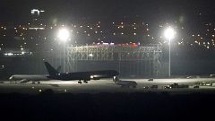 Image: An Air Canada aircraft makes an emergency landing at Madrid's Baraja