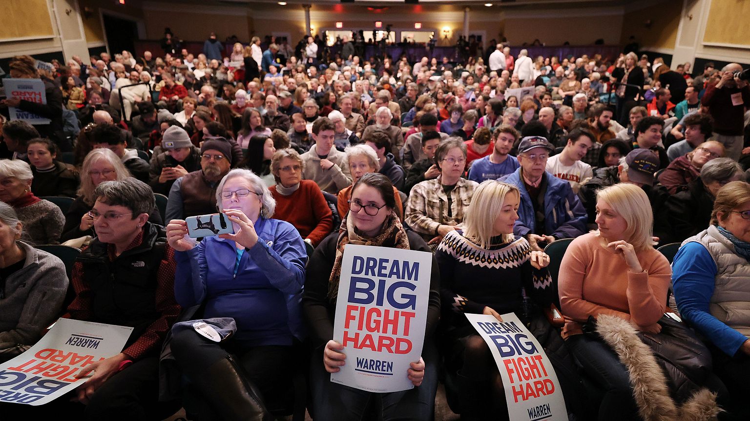 Image: Presidential Candidate Elizabeth Warren Holds Town Hall In Keene