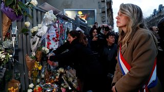Birliğin Durumu: Öldürülen Yahudi kadın için Paris'te sessiz yürüyüş