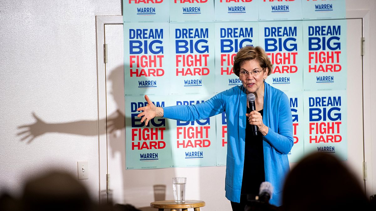 Image: Sen. Elizabeth Warren speaks to the crowd at an event in Columbia, S