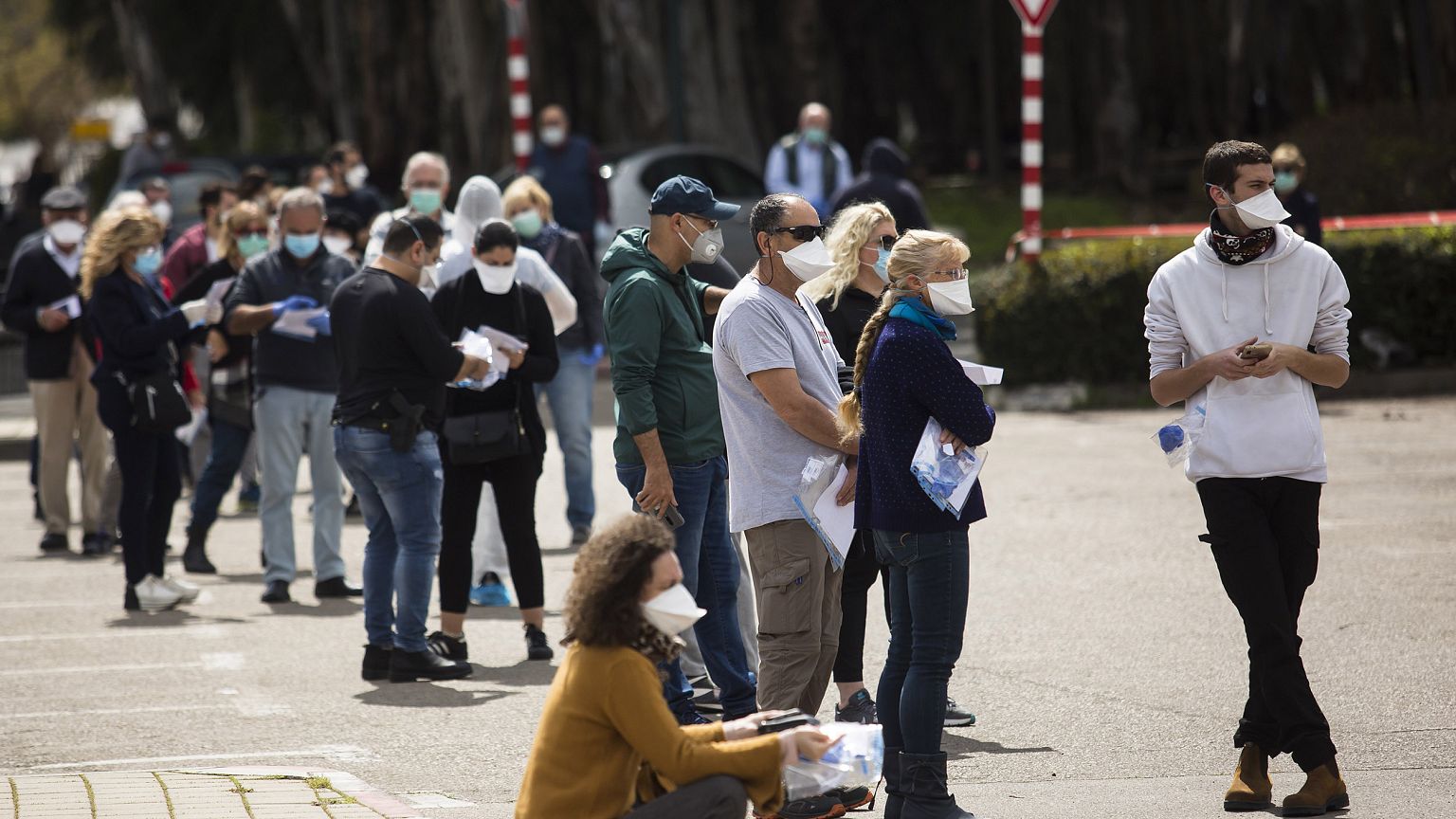 Image: Israelis in isolation due to Coronavirus concerns attend to cast the